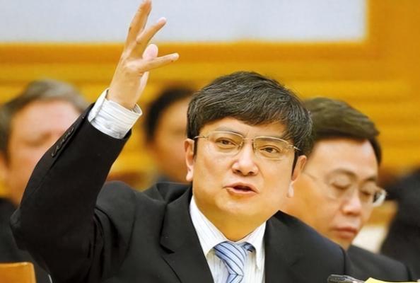 沉默已久的郑强教授再次发声，依旧是语出惊人，一句“中国孩子在学习上都‘疯’了”让