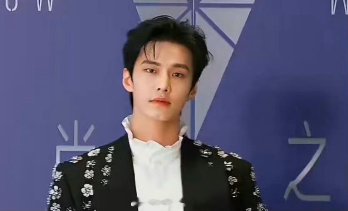 时尚之夜红毯生图：何与、刘宇、王琳凯、关晓彤、孔雪儿、喻言，谁状态最好？ 