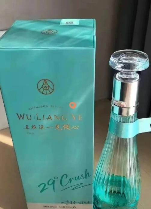 离谱！老公拿回来的“五粮液”看着像假的！
 
老公说朋友送了瓶五粮液，可这瓶酒的