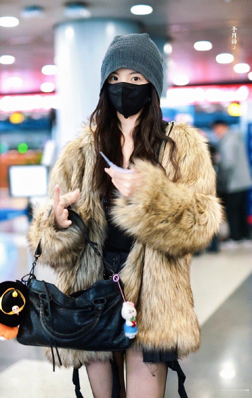 杨超越冷帽杨超越皮草穿搭杨超越冷帽，哇塞，