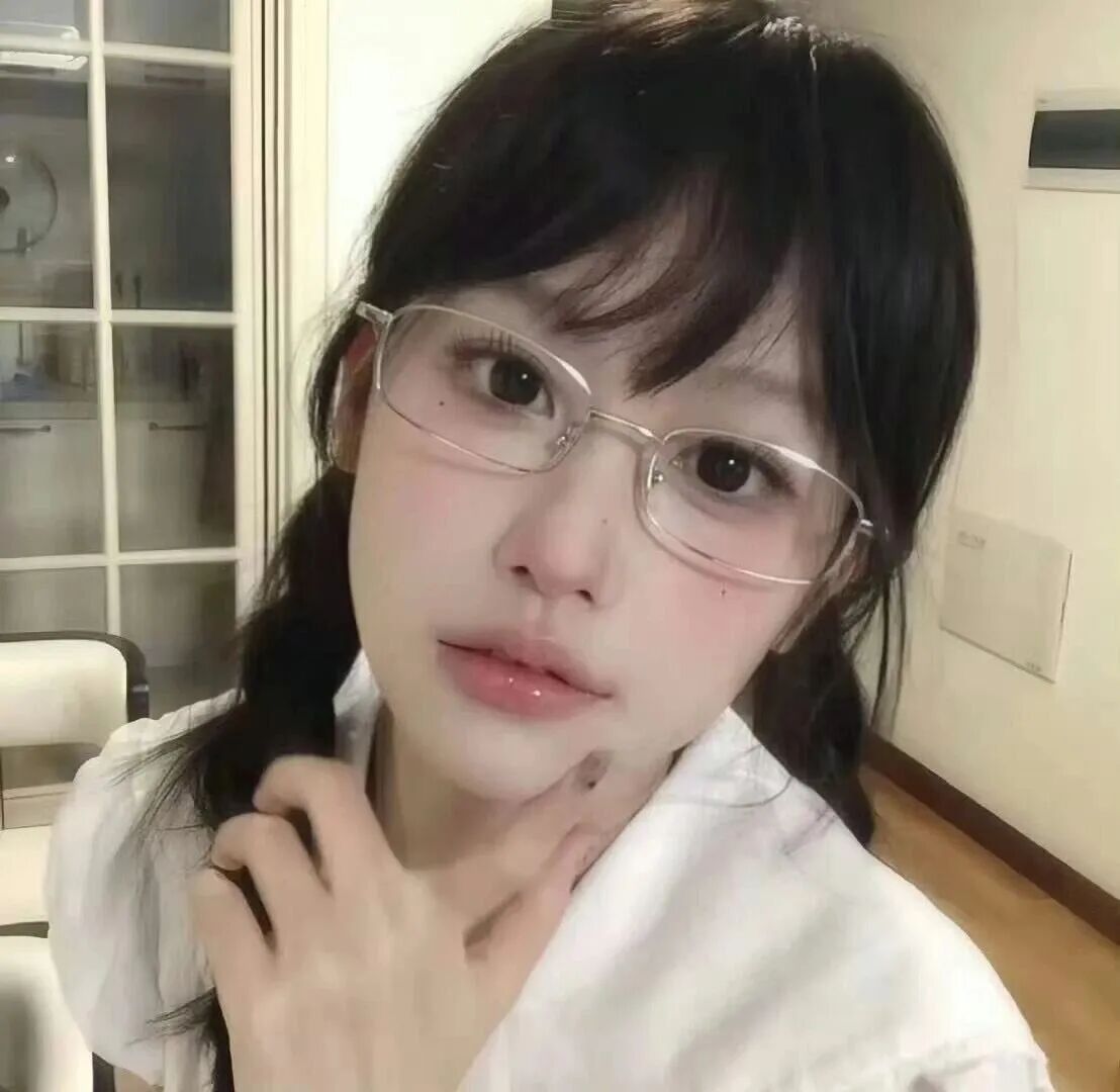 𝙒𝙚𝘾𝙝𝙖𝙩头像套图 | 无水印分享  |女生头像 | 朋友圈背景图