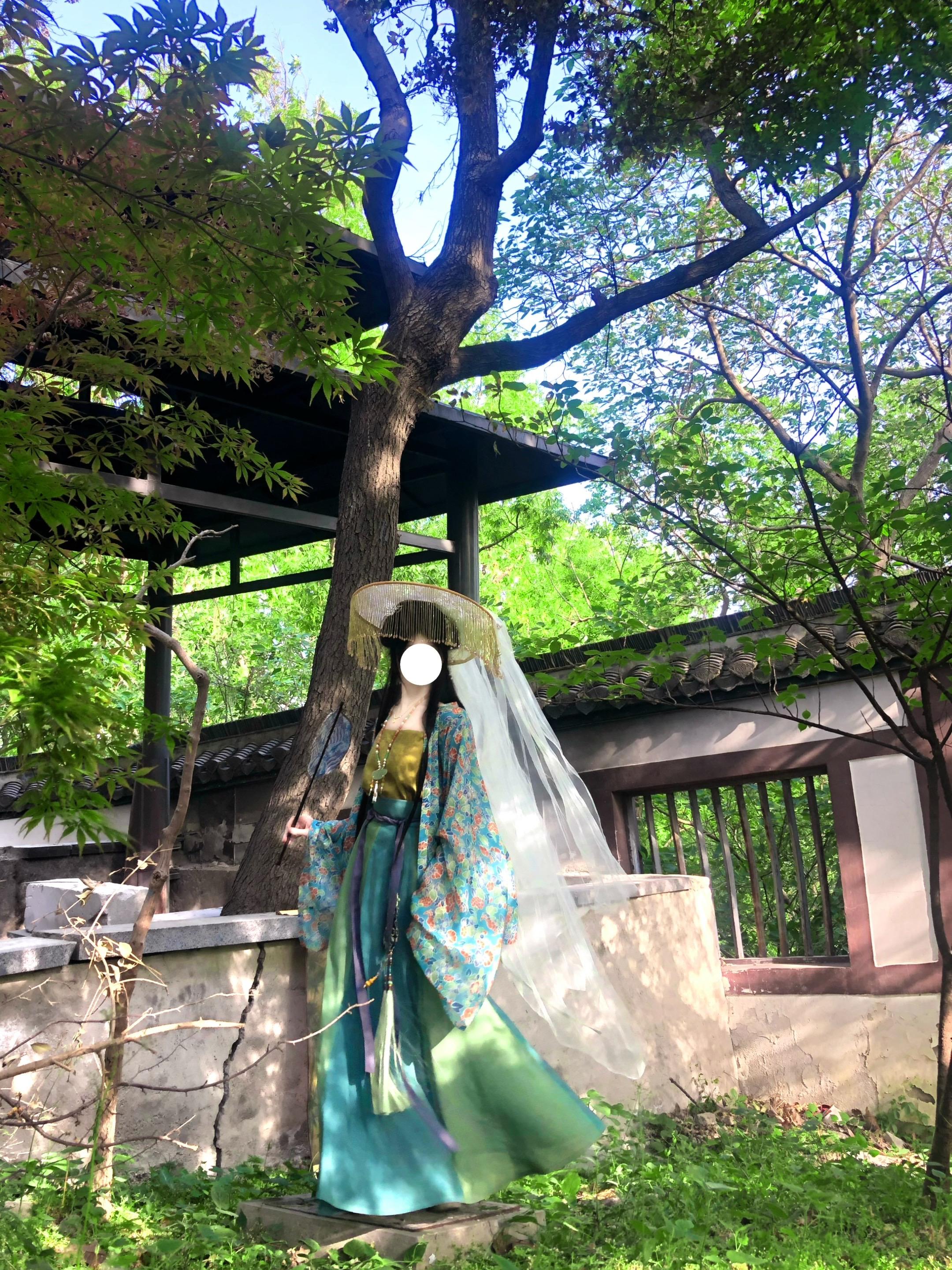 “山间一抹绿 诀别无尽夏”