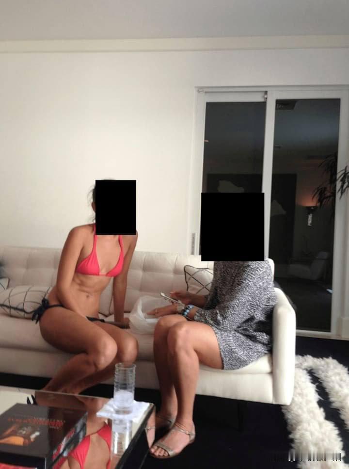 挪威王储妃梅特-玛丽特彻底翻车了！
 
最新解密的爱泼斯坦案文件显示，她不仅在爱