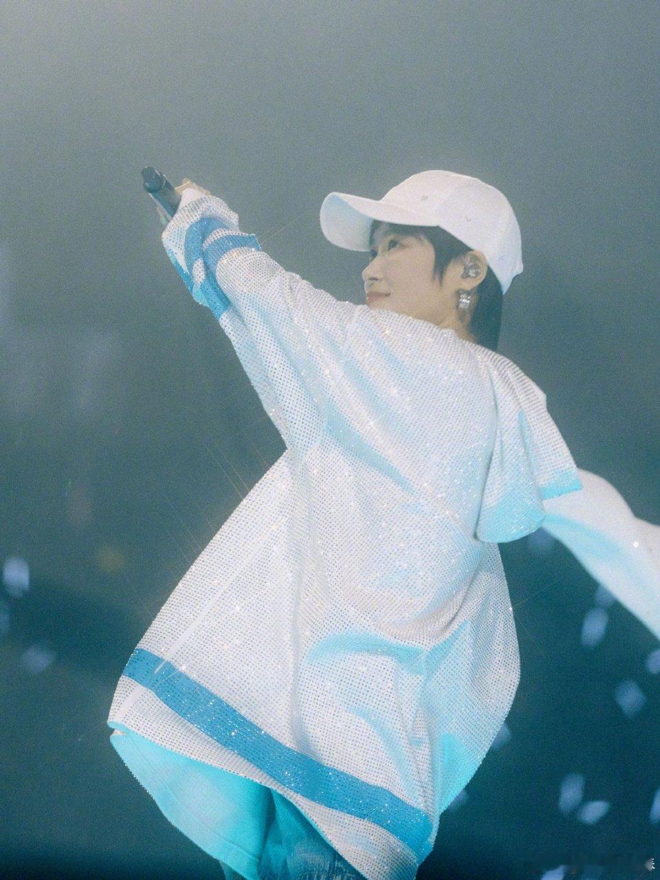 李宇春统治彩铃时代的一首歌 必须是《下个，路口，见》！“秒针转动 DI DI D