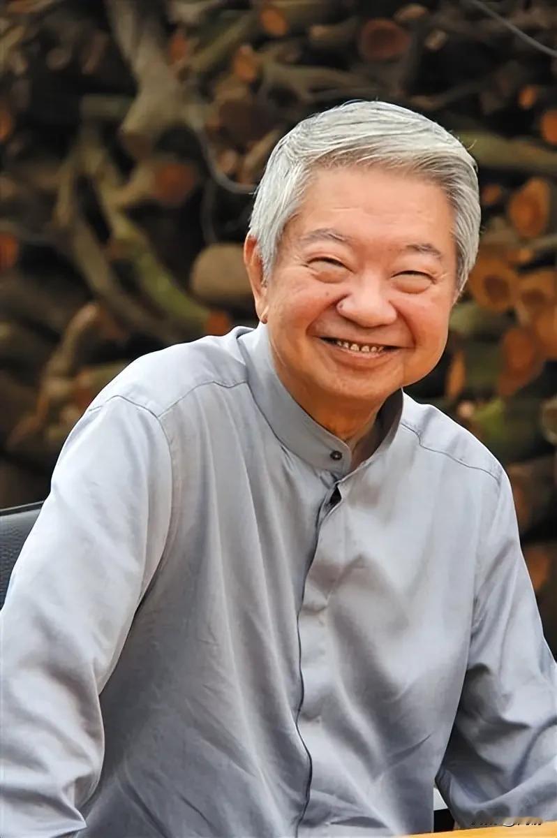 蔡澜先生说：“不要相信任何人，不要崇拜任何人，不要怜悯任何人，不要在乎任何人，要