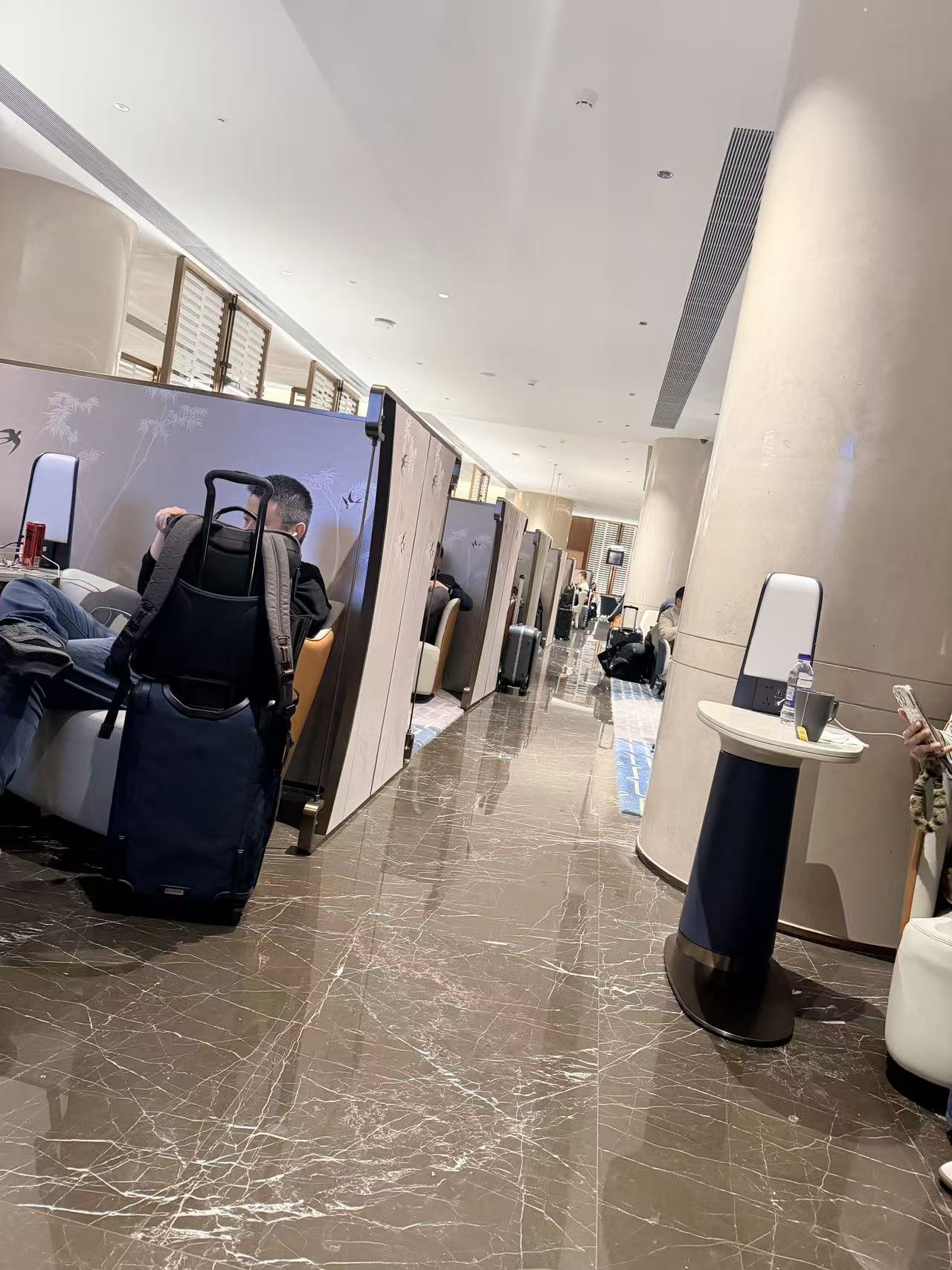 首次体验公务舱结果安检比经济舱慢休息室基本满员嗨这舱让我坐的