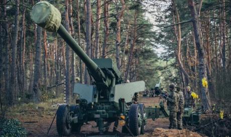 图文：乌炮兵现在用无人机来实时修正炮火

乌克兰炮兵现在采用飞行中的第一人称视角