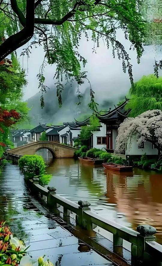 七绝《悠然度日》
 
风雨红尘自在闲，
一笺清墨伴流年。
不争得失襟怀暖，
知足