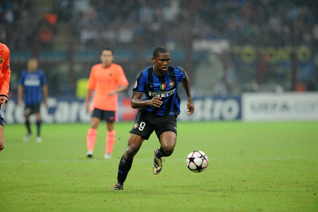 今天，国际米兰传奇球星埃托奥45周岁了，让我们为他送上最真挚的祝福吧！

生日快