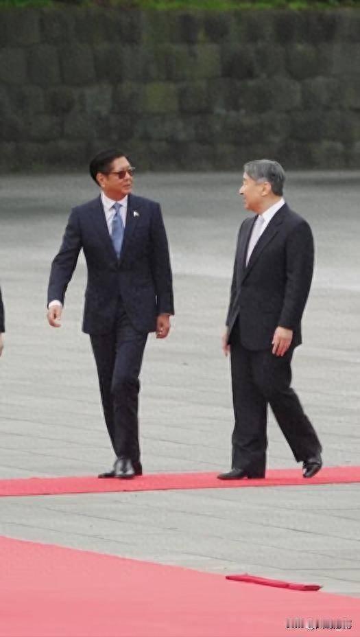 天皇红毯遇冷、高市丑闻发酵、钨管制卡喉，日本陷入三重困局
 
真心觉得，当下的日