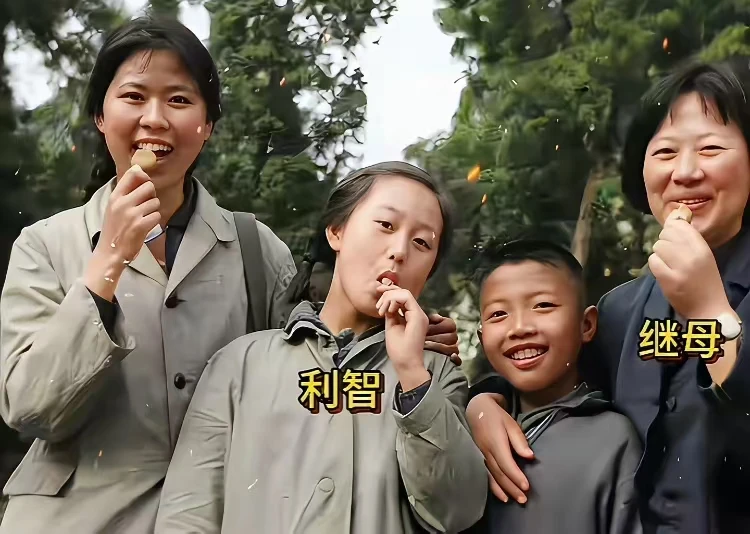 70年代，利智随继母旅游时的留影。