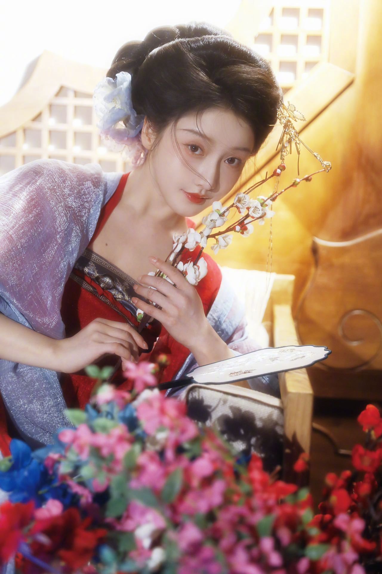 姜贞羽新春写真又美出新高度了！她的最新唐风古装写真释出，每一帧都美到我心巴上！轻