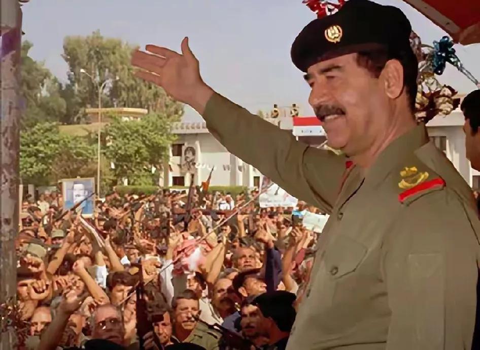 温顺和勇敢不可能是统一的。
萨达姆、卡扎菲和马杜罗们的悖论在于:他们既希望百姓对