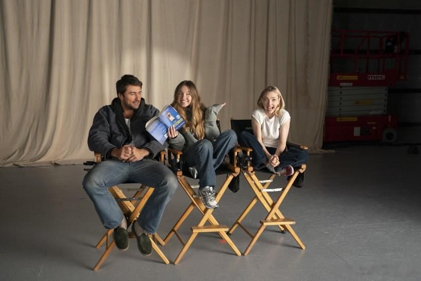 Amanda Seyfried阿曼达塞弗莱德主演的热门电影《家弑服务》发布新片场