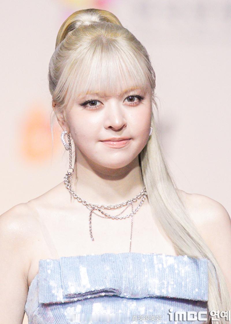 NMIXX朴珍LILY M，吴海媛HAEWON，雪允SULLYOON，金智羽JI