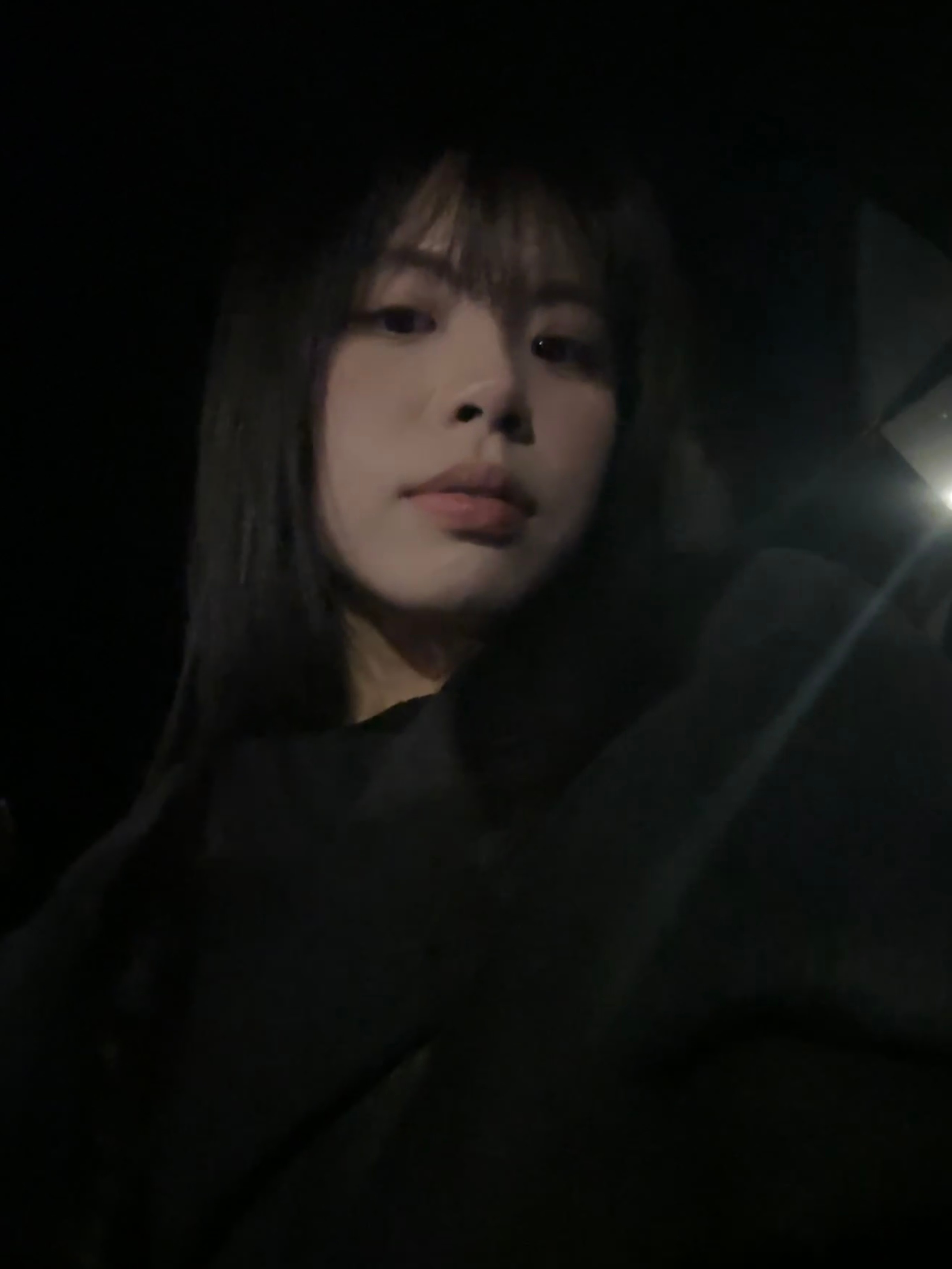 上一次有刘海还是十六岁的时候但现在已经离十六岁很远啦[熊猫] 