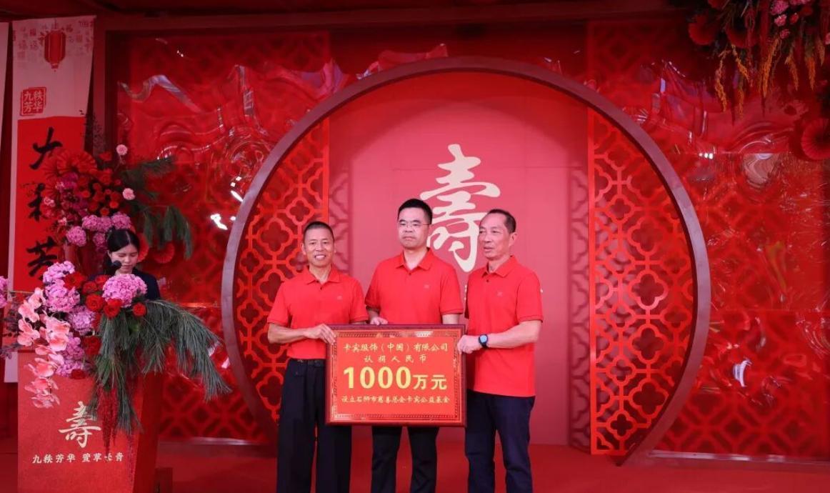 这才是富豪庆生该有的样子！福建 “卡宾先生” 为母贺寿尽显格局。他为老母亲庆祝 