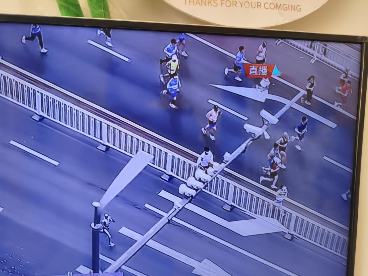 机器人也能参见半马比赛了！