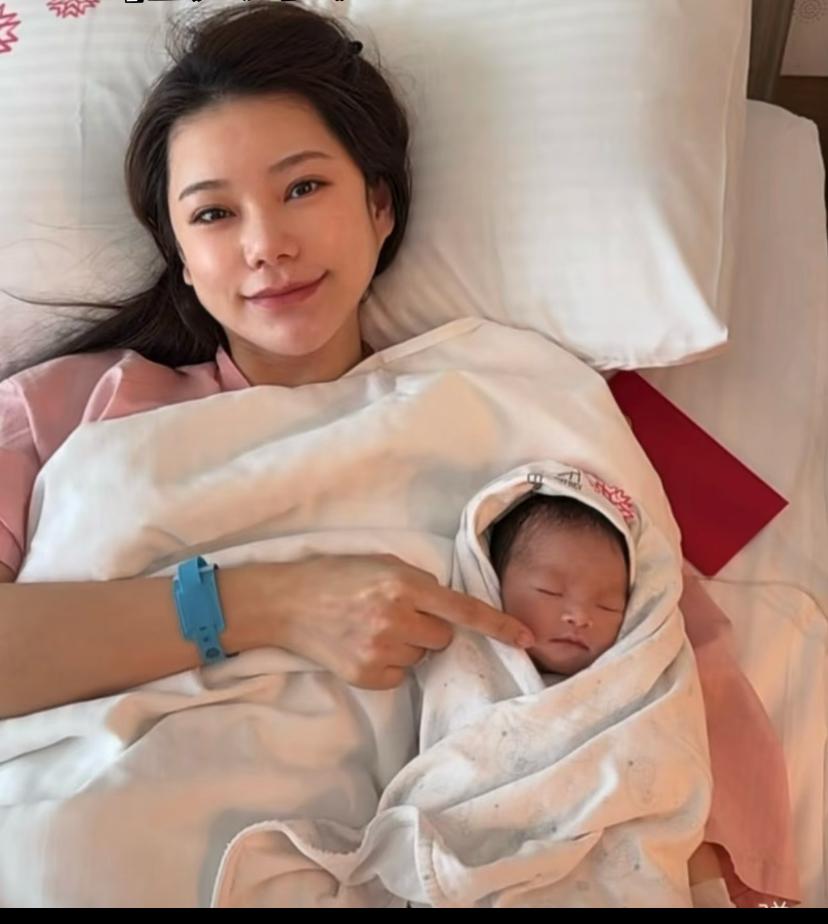 马筱梅生了，是个男孩
不知为啥，听到这消息有点替大S俩孩子捏一把汗啊
筱梅或许以