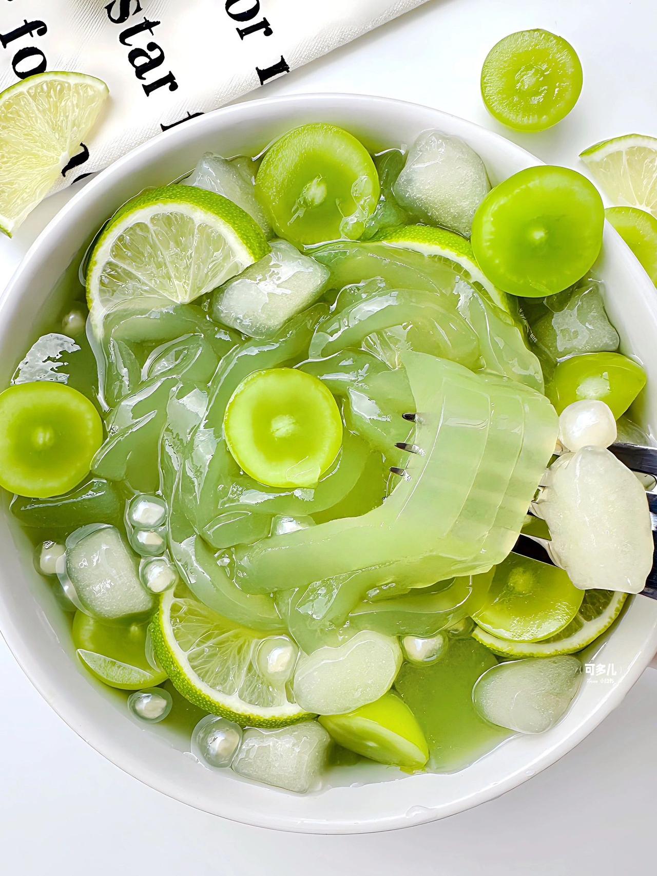 我妈尝了一口…让我去小区门口摆摊！！
夏日必备清凉小甜品！做起来这么简单！！
冰