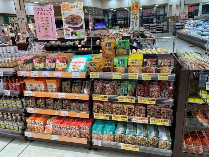 当一个国家的女人只能靠出卖身体活下去，这个国家还有未来吗？
日元汇率一路下跌，最