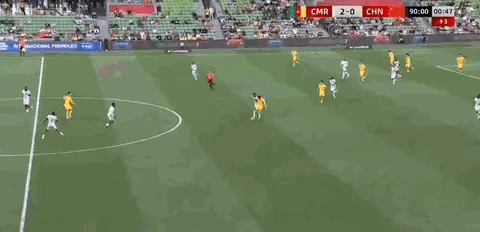 拜合拉木vs喀麦隆，替补出场30分钟，制造喀麦隆3黄牌2红牌一个拼抢动作把喀麦隆