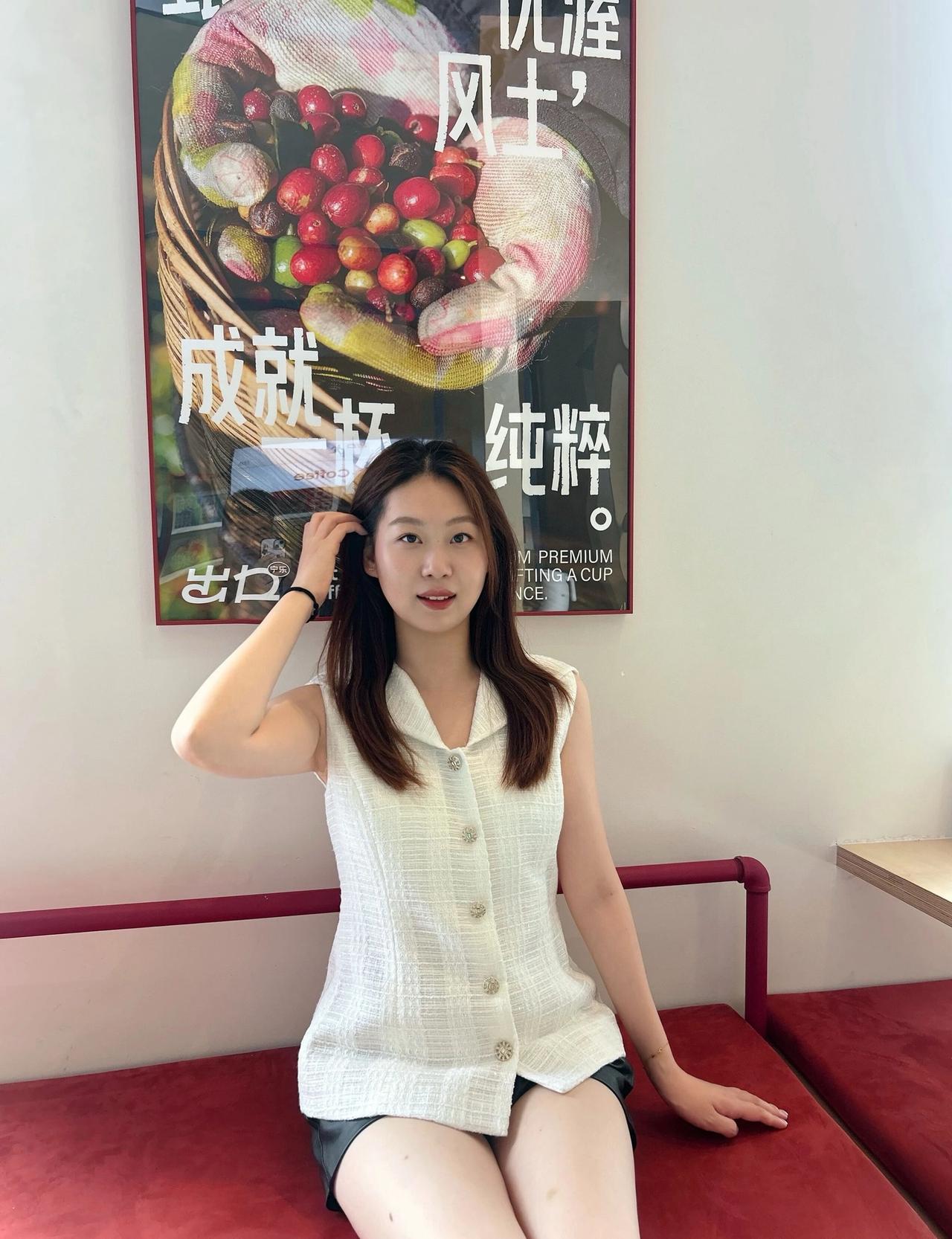 这女人很漂亮，比很多明星都不差，但长得漂亮的不一定是明星！