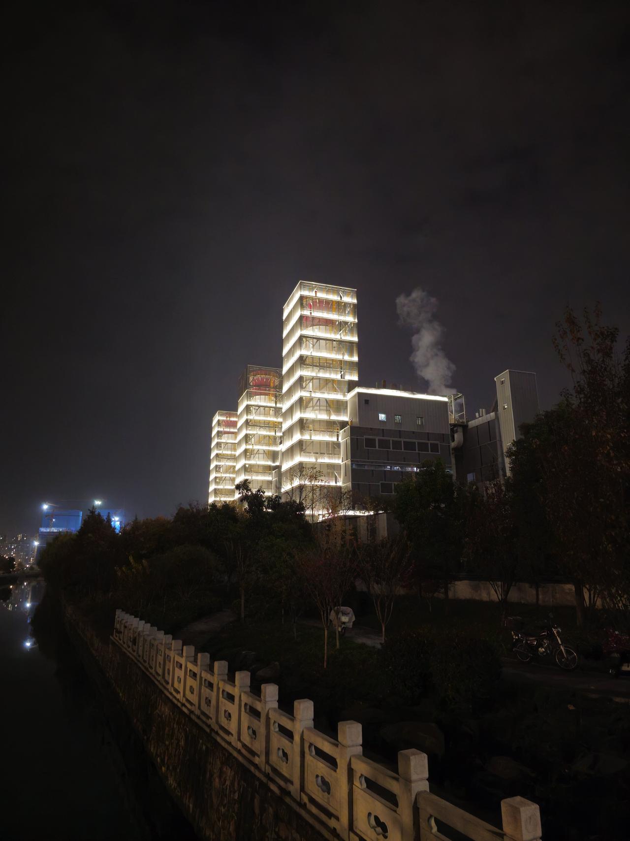 有人认识这是什么厂呀？!
坐标☜：杭州·半山·平安桥地铁站旁
骑车下班无意间发现