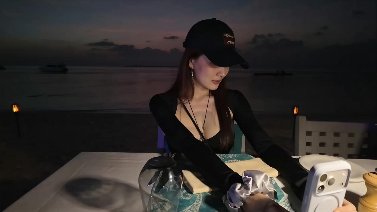 璐璐的身材从来都不会令人失望[奸笑]
徐璐