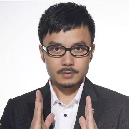 拔出萝卜带出泥！汪涵曾3次与《监狱来的妈妈》导演秦晓宇合作，都获大奖！
汪涵和秦