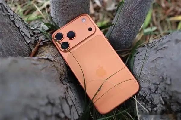 iPhone17Promini首曝有博主在社交平台上爆料，苹果最初考虑发布一款4