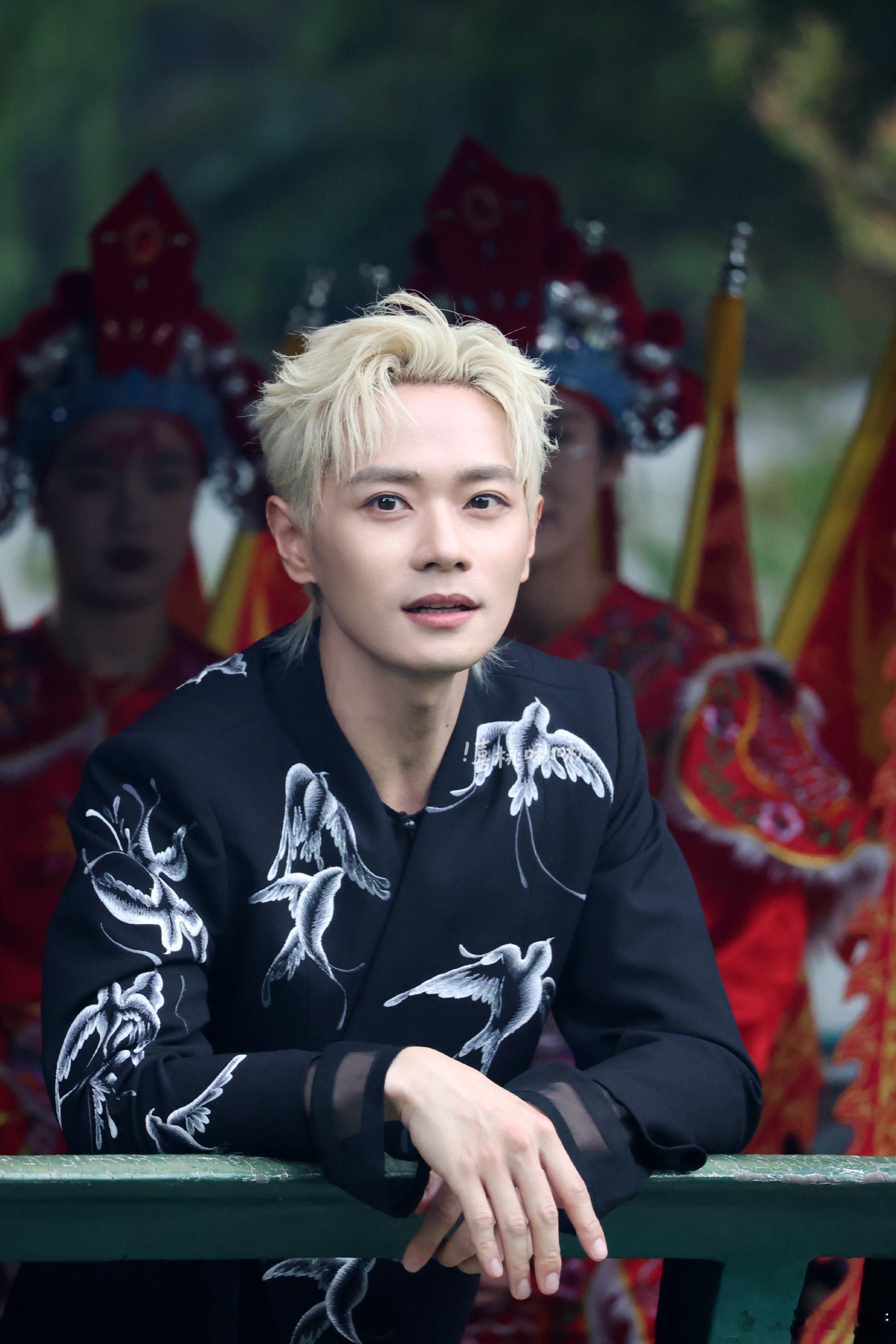 可正可谐的曹骏，打破大家的固有印象，搞笑演绎也能演出独一份的腔调曹骏披哥最有腔调