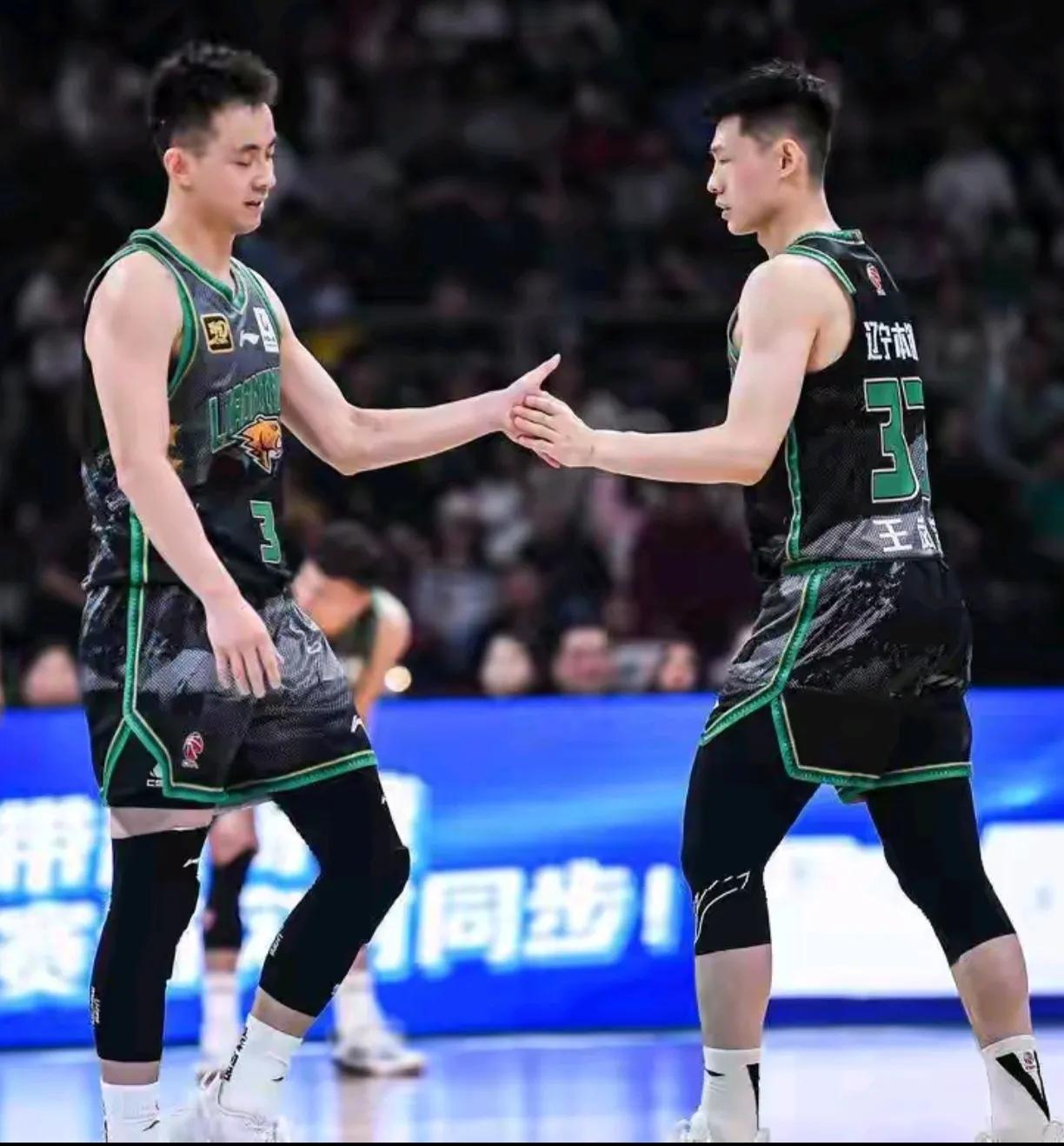 王岚嵚、张峻豪，要向赵继伟学习了！！！
继伟每一个球处理的及时又合理，没有任何的