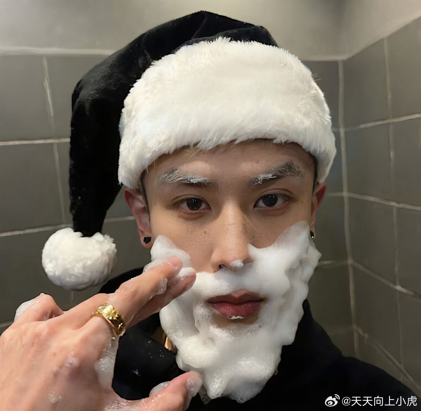 建议下班回家后立刻洗漱上完班之后明显身体透支，已经烦透了同事之间的攀比，尔虞我诈