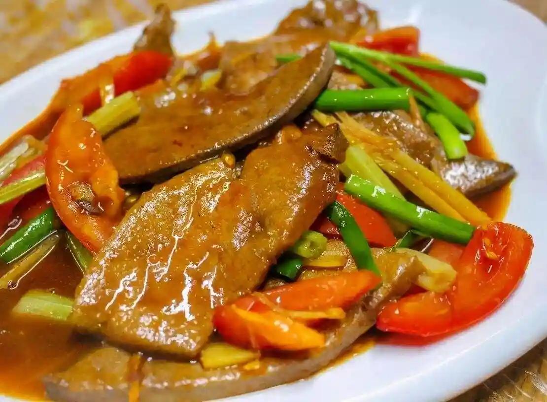 脑梗的人最害怕的4种食物
第一种： 猪肝、脑花
第二种： 腊肉、咸菜
第三种：油