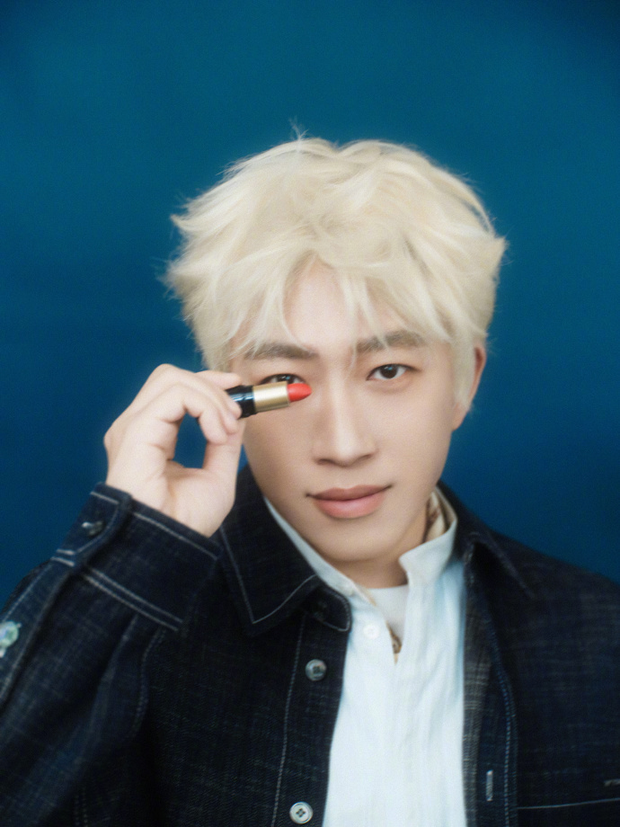 于正嫩回18岁于正48岁状态 于正48岁状态，于正金发牛仔生日照，谁懂我们于正老