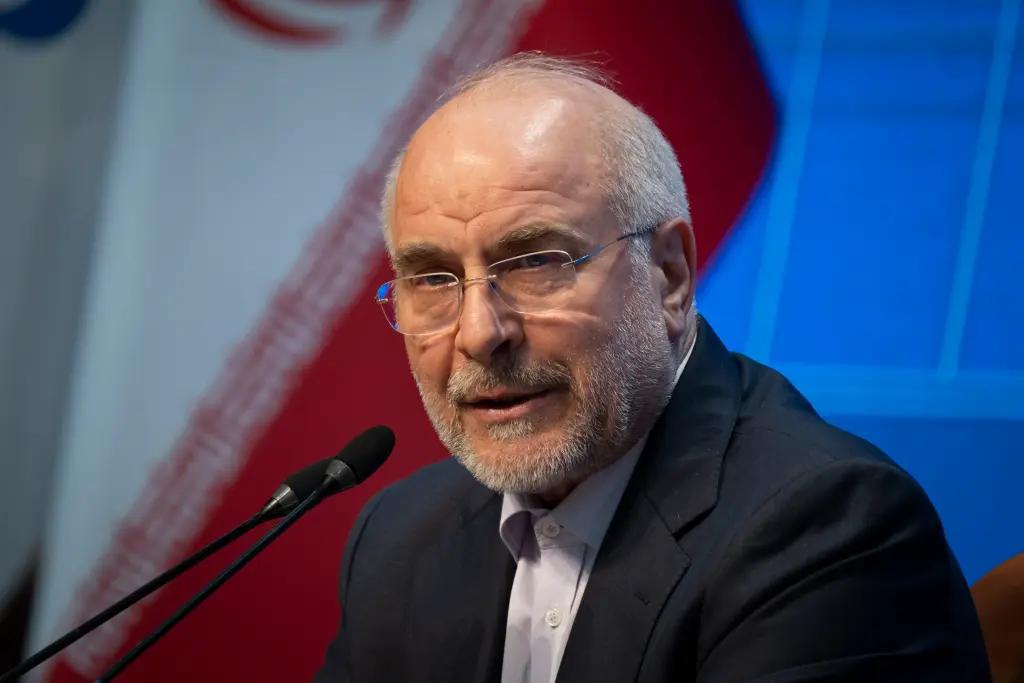 伊朗议会议长穆罕默德·巴格尔·加利巴夫表示，霍尔木兹海峡处于伊朗的控制之下，并警