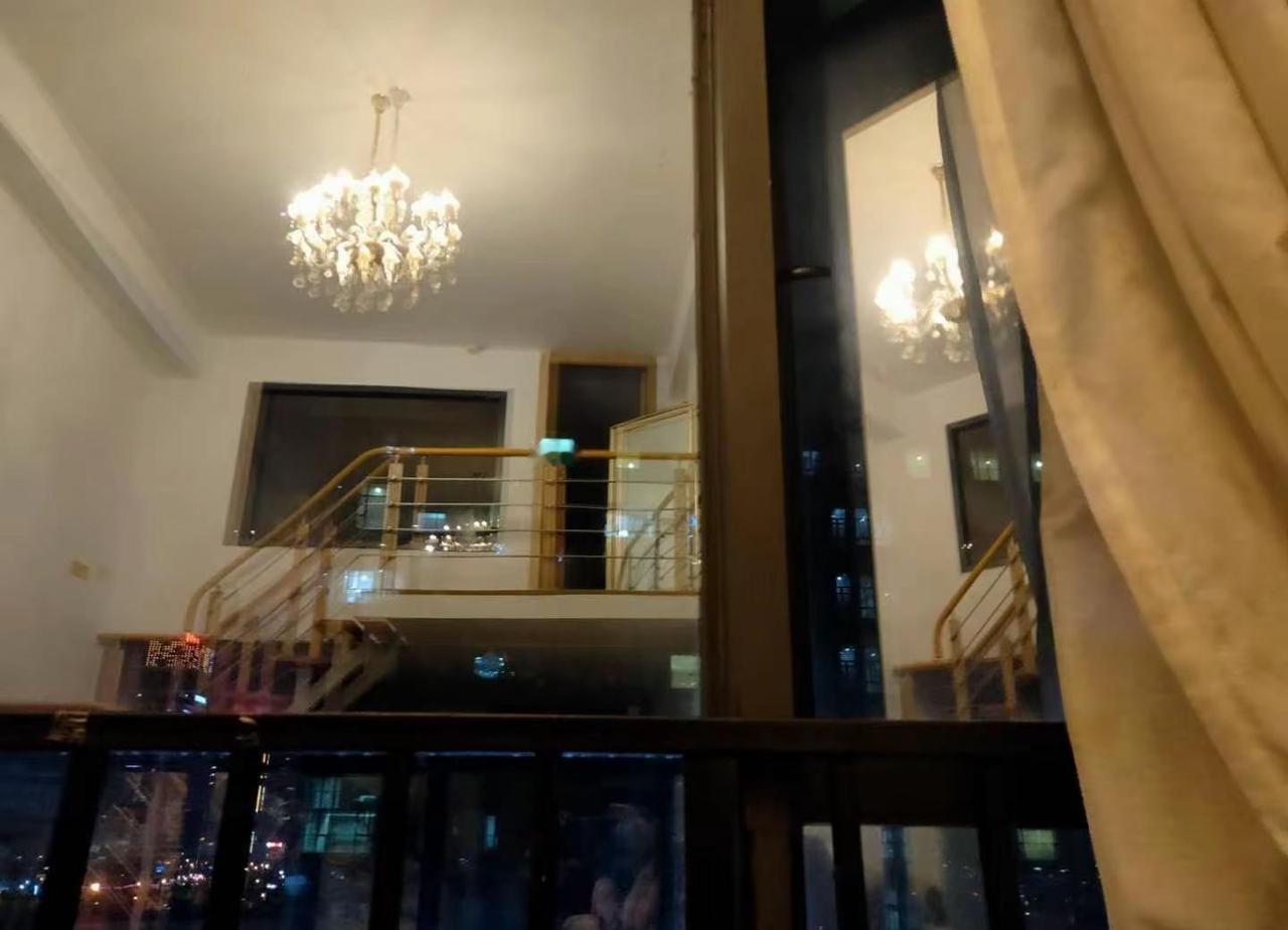 本人在敏捷时空公馆1座8楼有一套公寓，现在急需装修，有铺地板和粉刷墙面的装修朋友