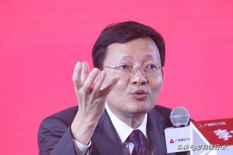 最近李大霄在直播中说牛市结束了，如果救市还会有牛市的可能性，昨晚激动得说救市了，