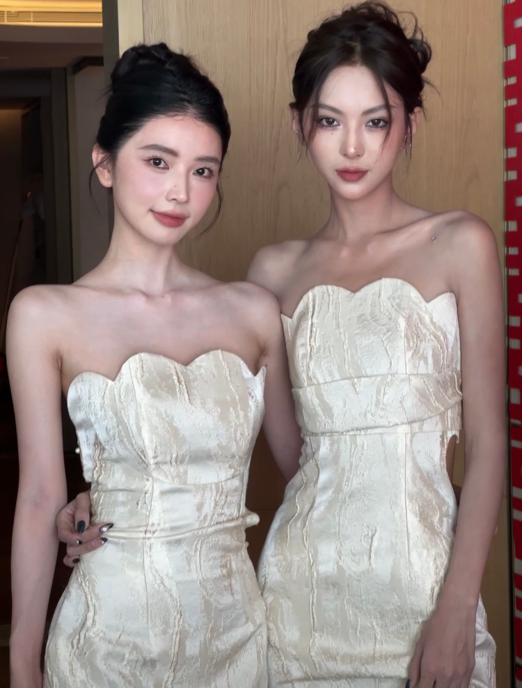 腻腻跟方圆 王柠檬合影来看看谁更突出？ ​​​