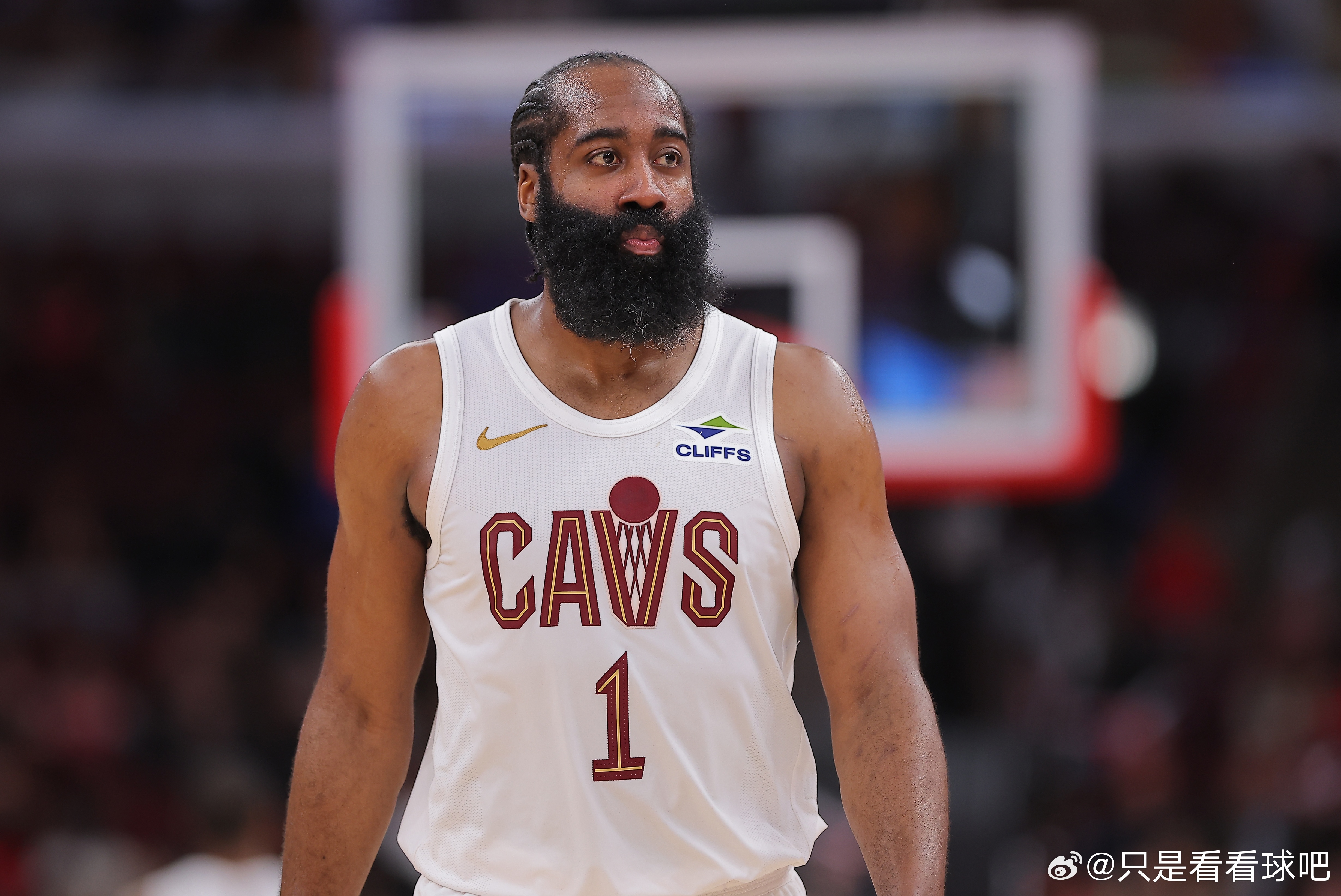 体能见底，残阵骑士输热火，磨合才是王道背靠背第二场，主场作战的骑士面对连败，正在