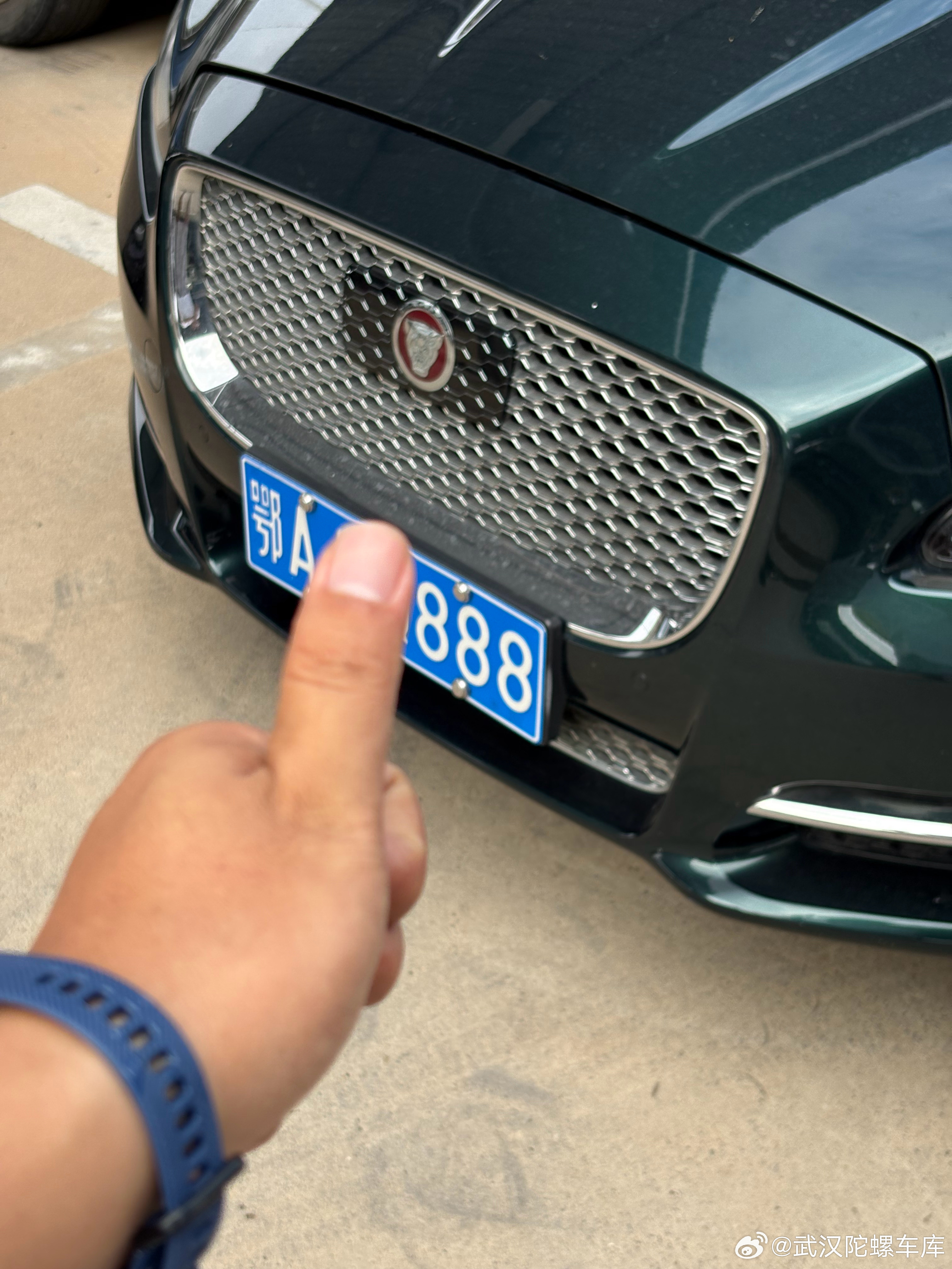 有时候 有些已售的车子 我都不敢发[吃瓜]19年 捷豹XJL 配置到顶 再选个刀