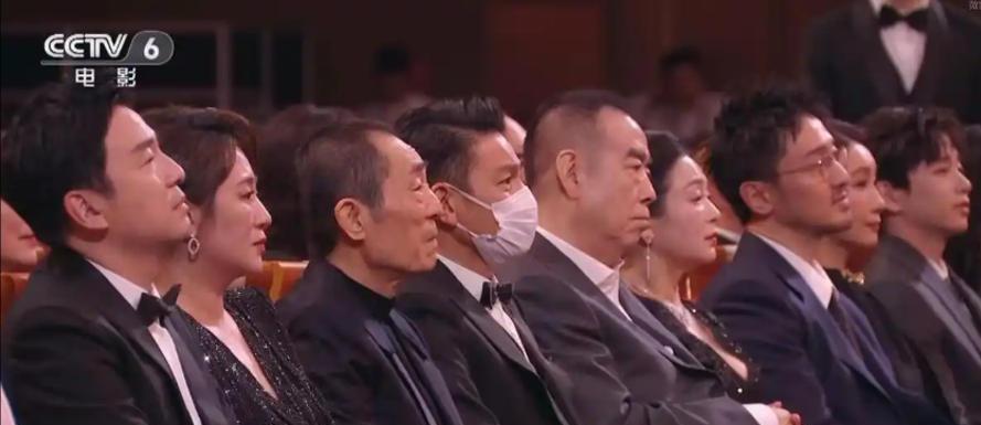 刘德华张学友把防疫做成教科书！

别人阳了躲镜头，他俩主动晒码，粉丝反而更安心。
