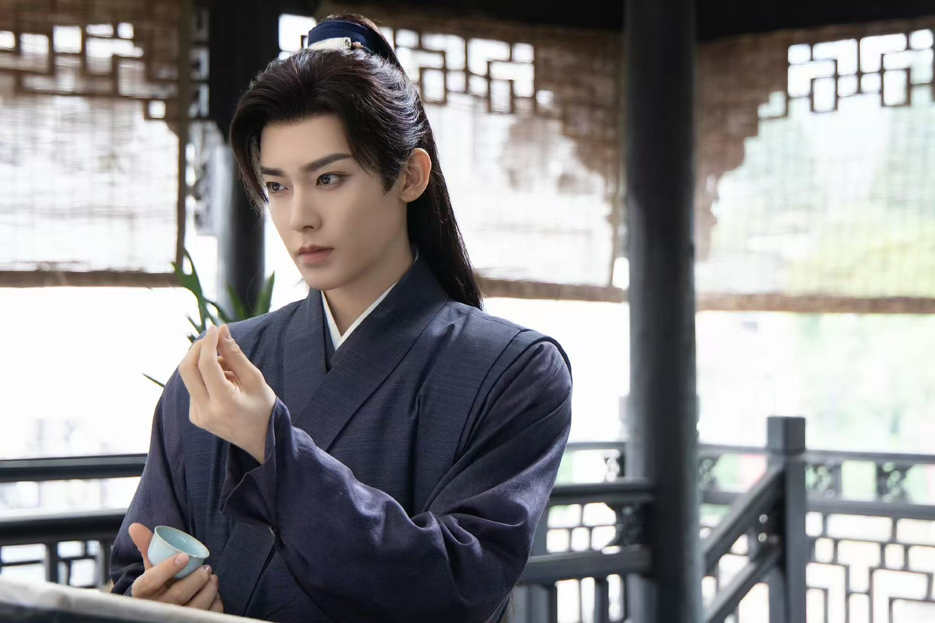 侯明昊两部剧对打 侯明昊《玉茗茶骨》《逍遥》两部剧对打，好好好剧粉这下真的吃的很