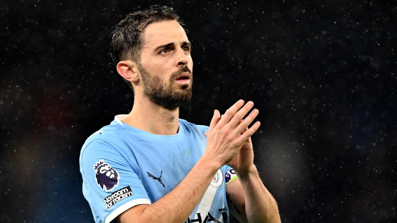 记者消息，B席将在本赛季末以自由身离队，他的经纪人正将他推荐给半个欧洲的球队。