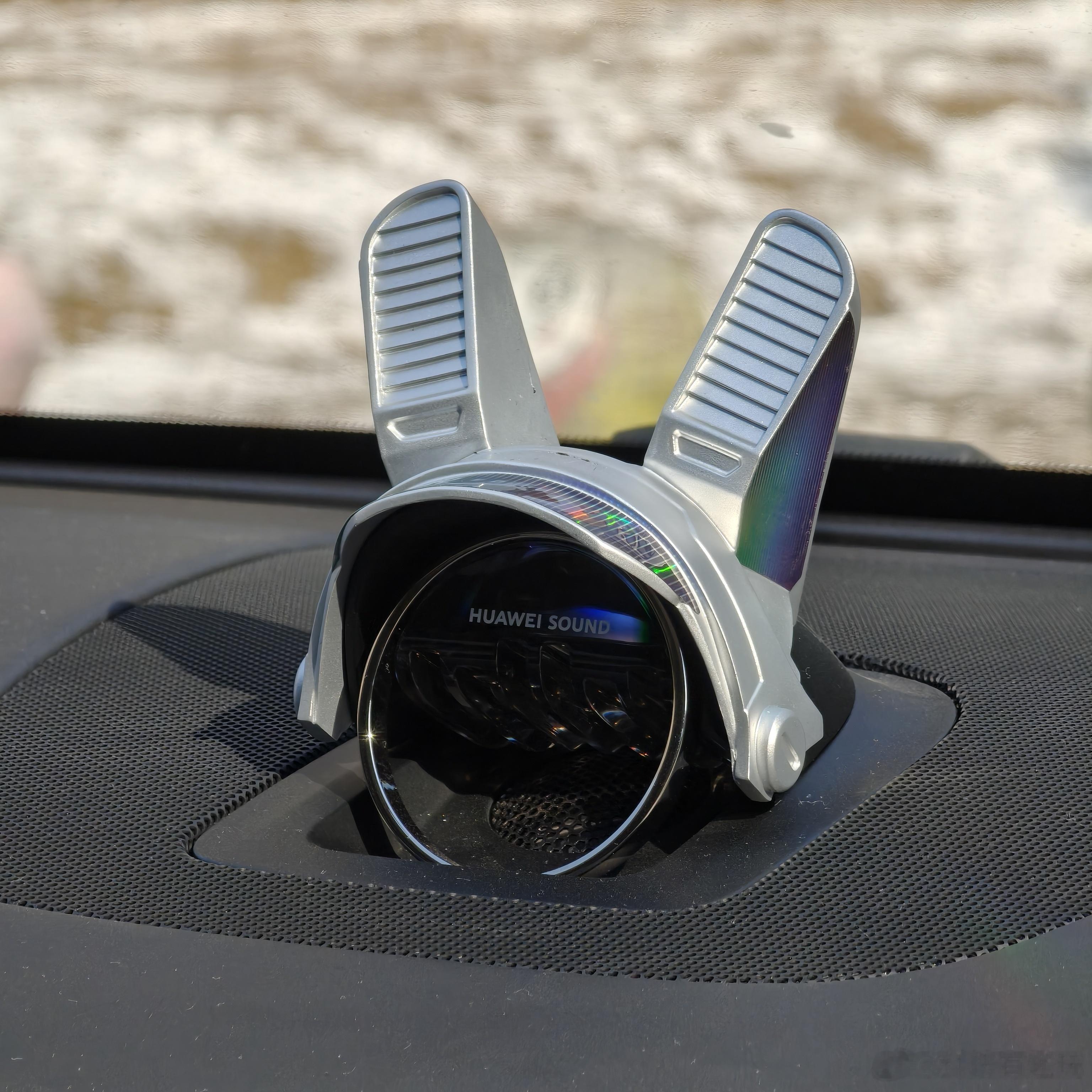 智界是真的会玩啊！居然和ROBBi做了联名礼盒，限量只有200套，给我小7戴上后