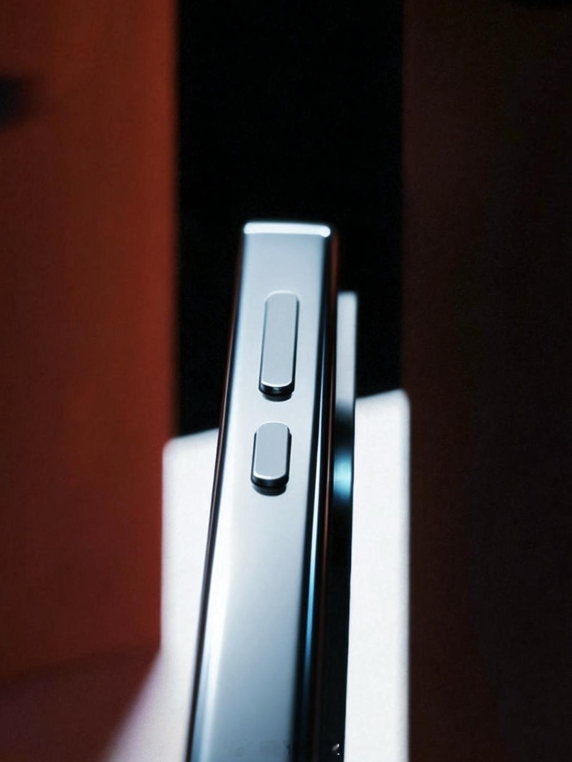 一加Turbo6话不多说防夹，直接看图吧。有没有一点果味？ 