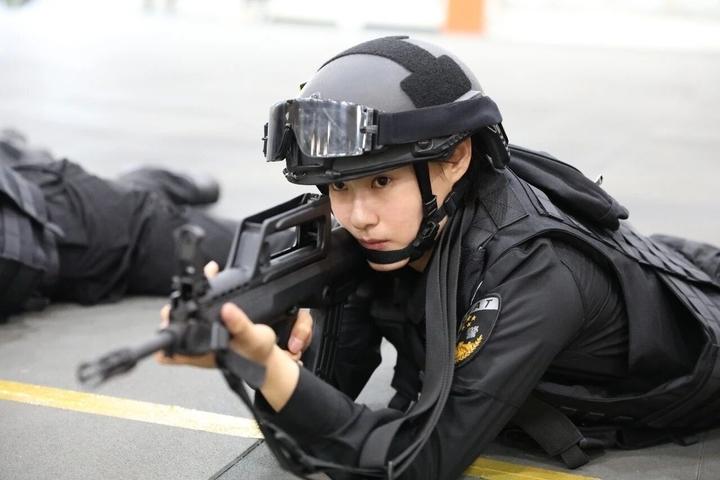 “当站在领奖台上，听国歌奏响，那一刻内心的激动至今难忘。”初见德州市公安局特警支