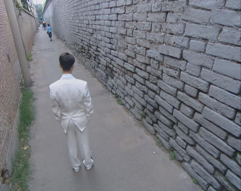 虽然《金粉世家》中很多服装搭配都不错，但西装就给人感觉怪怪的。

比如这个西装，