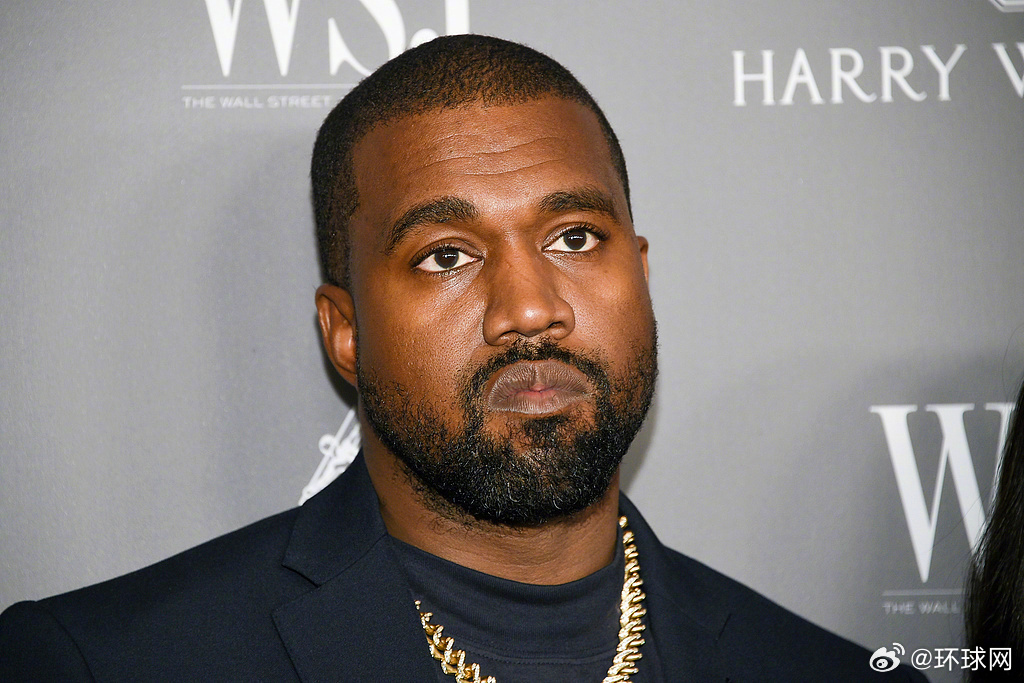 #坎耶韦斯特遭英国抵制#【面临英政府审查，遭到赞助商抵制，美争议歌手出席知名音乐